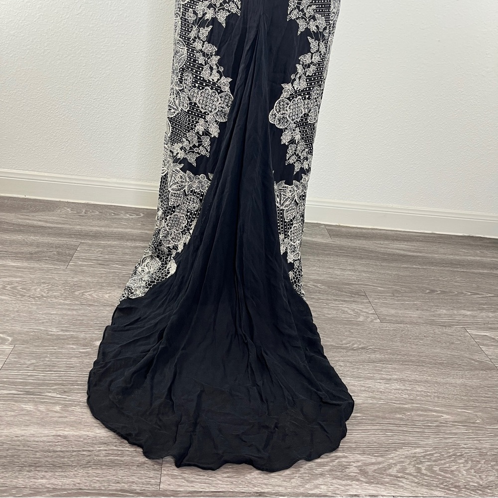 Nicole Miller Black and White Halter Maxi Sundress. Pre owned. - Picture 10 of 15